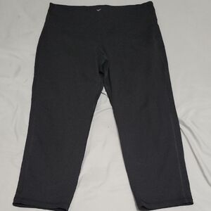 5/$20**Old Navy Active Large Black Capris